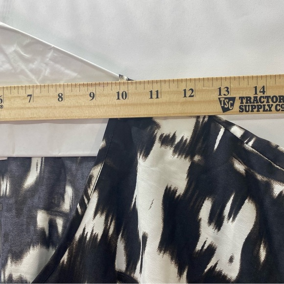 Abstract Artsy Maternity Momcore Top M Short Sleeve Cool 1/4 Front Zipper - Picture 6 of 14